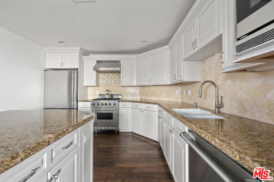 1530 Camden Ave Unit: 105