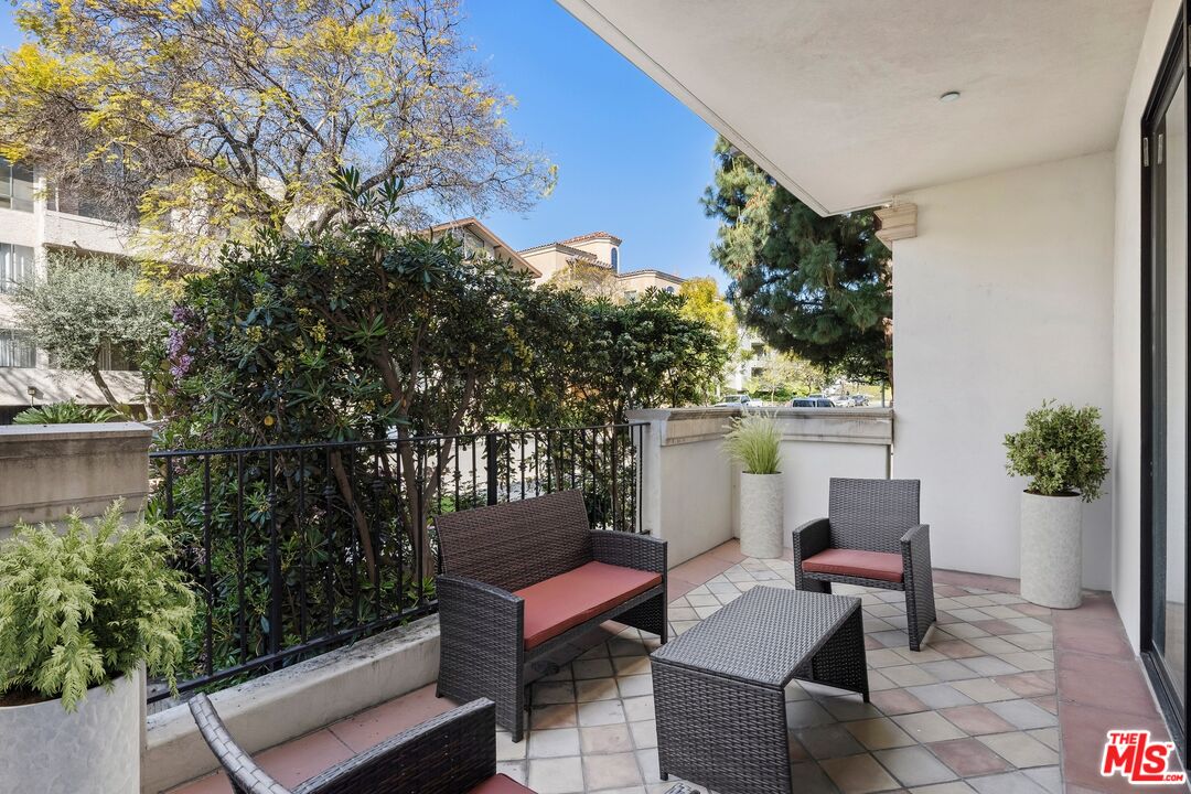 1530 Camden Ave Unit: 105