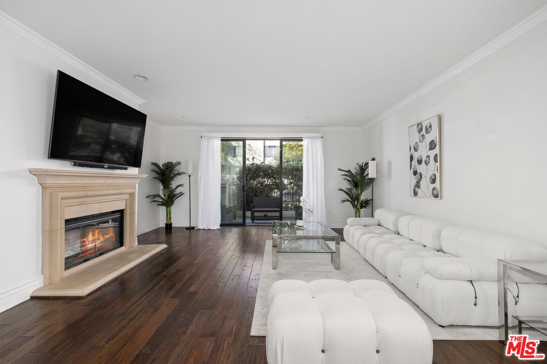 1530 Camden Ave Unit: 105