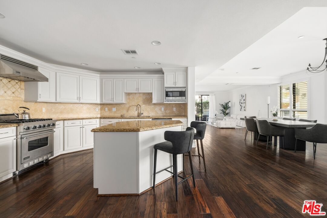 1530 Camden Ave Unit: 105