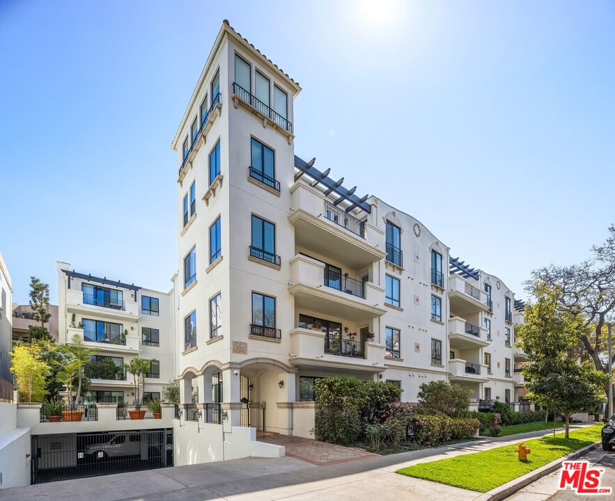 1530 Camden Ave Unit: 105