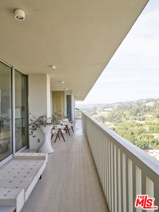 9255 Doheny Rd Unit: 2201