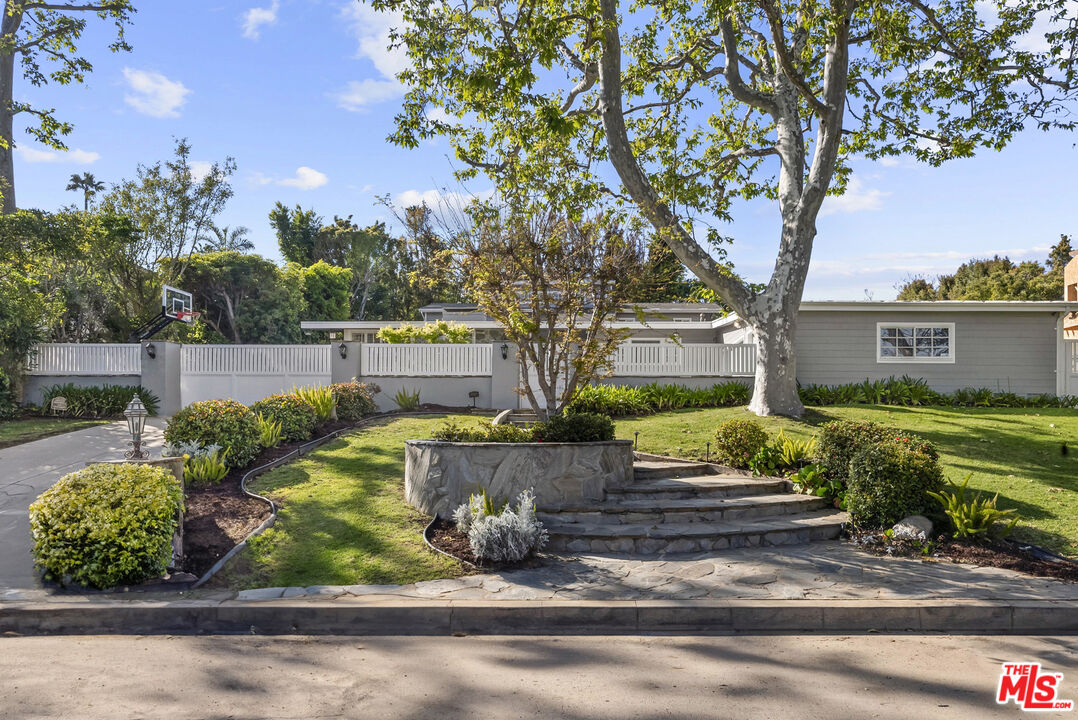 1233 Corsica Dr