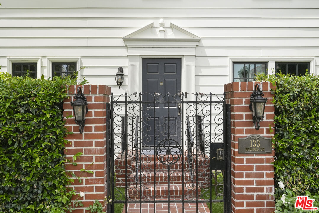 133 S Bedford Dr