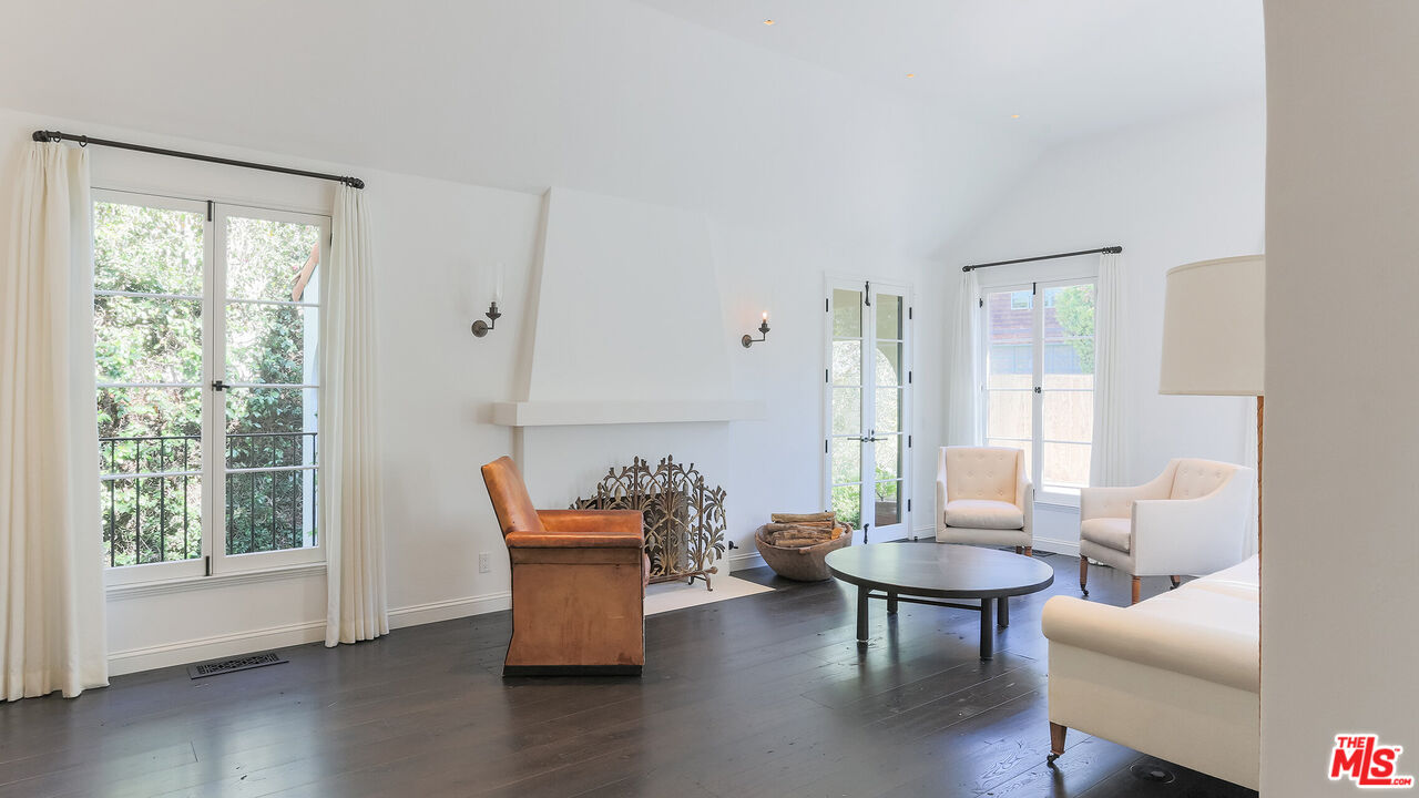 317 Mesa Rd