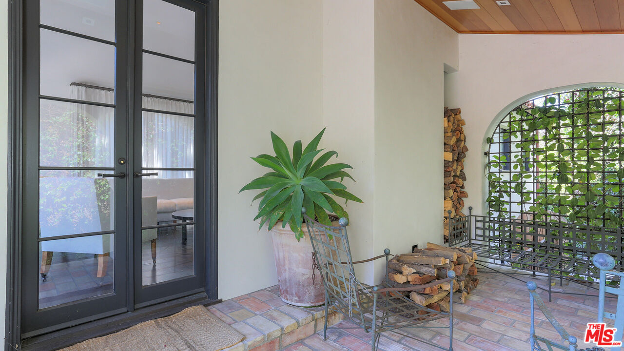 317 Mesa Rd