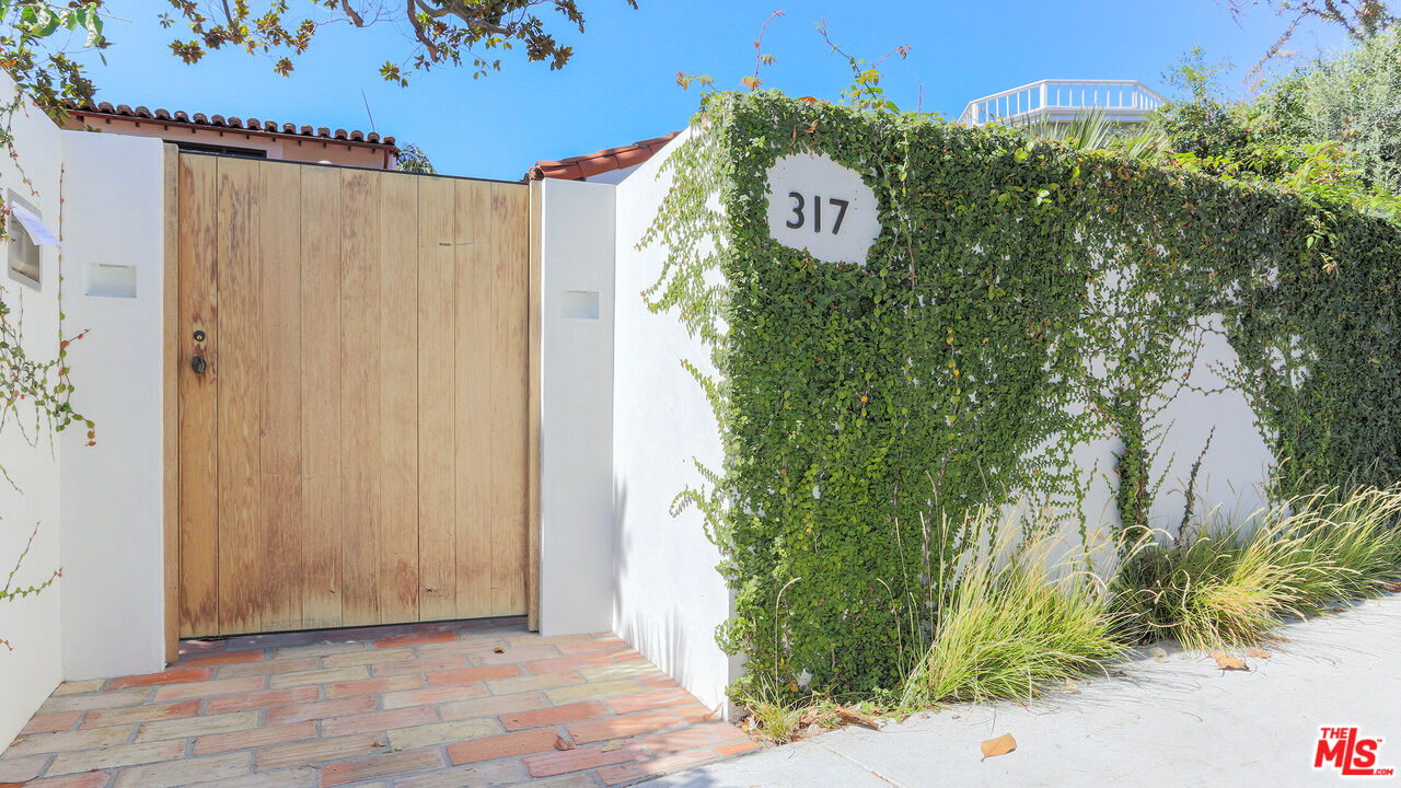 317 Mesa Rd