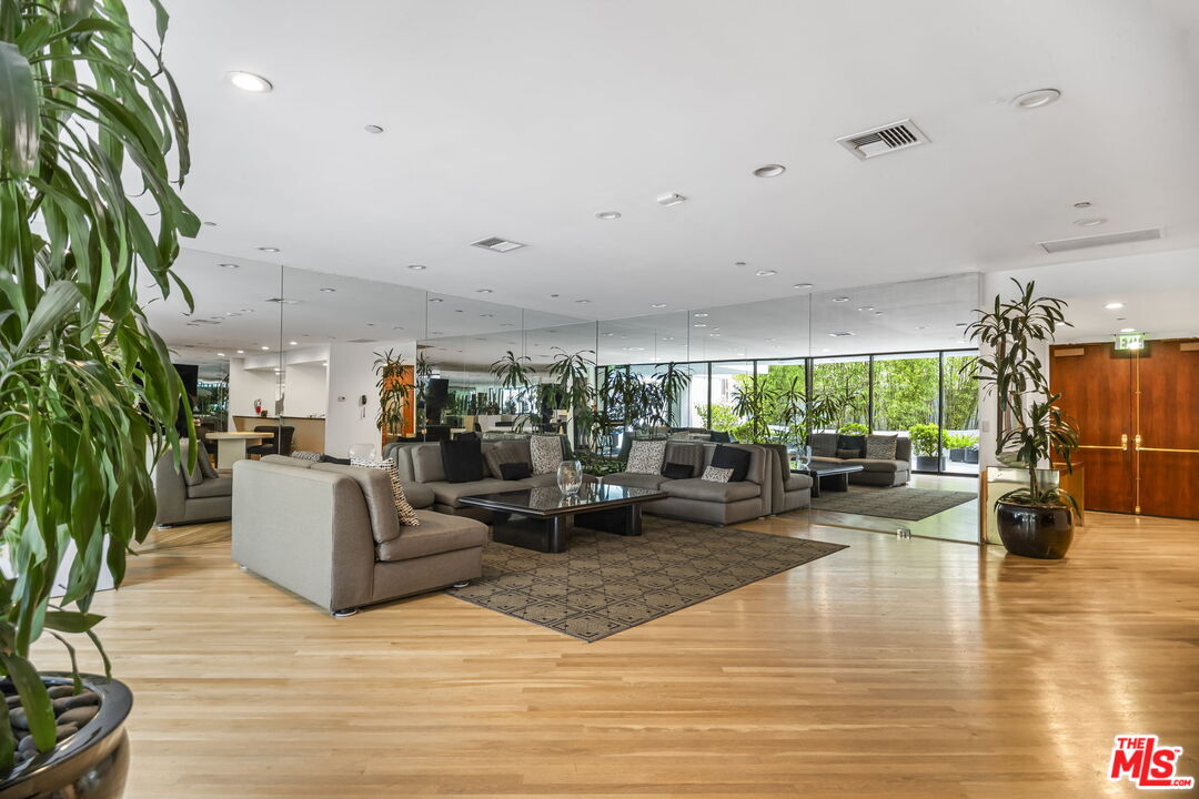 10350 Wilshire Blvd Unit: 801