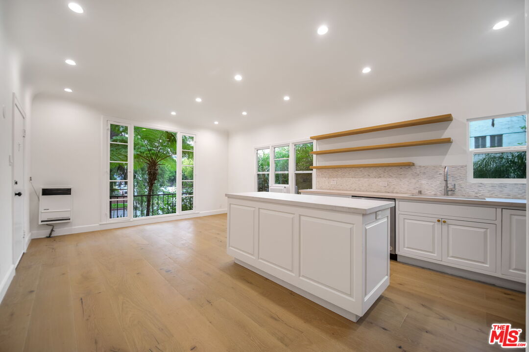101 N Clark Dr