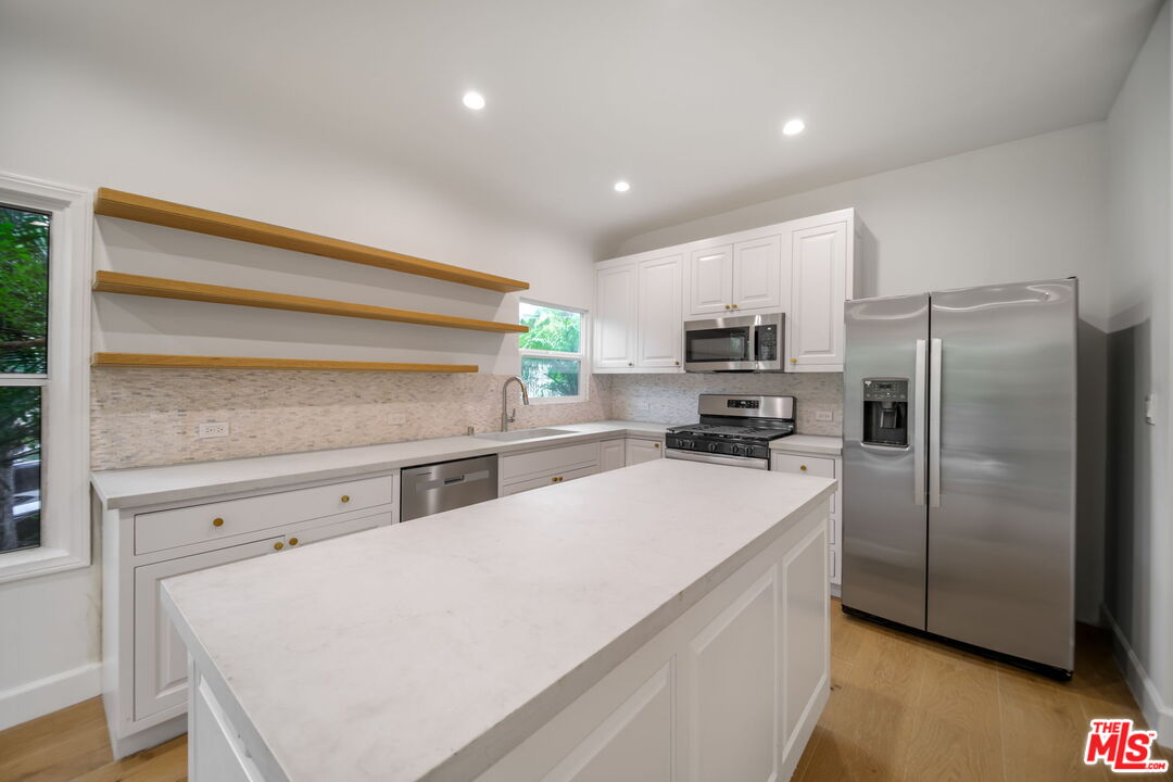 101 N Clark Dr