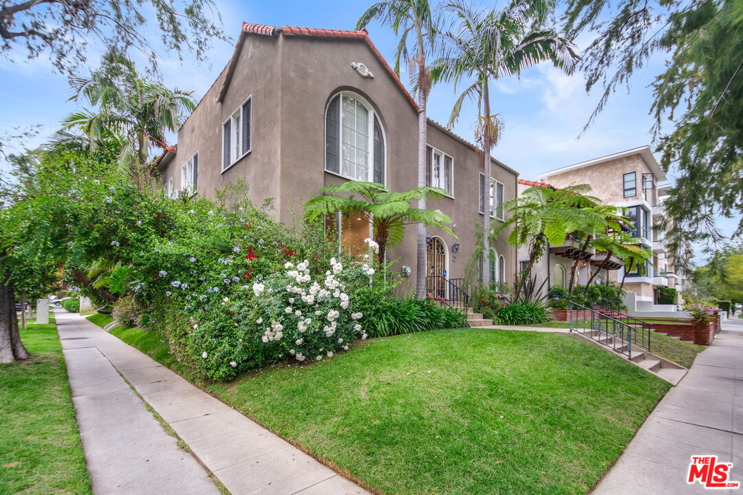 101 N Clark Dr
