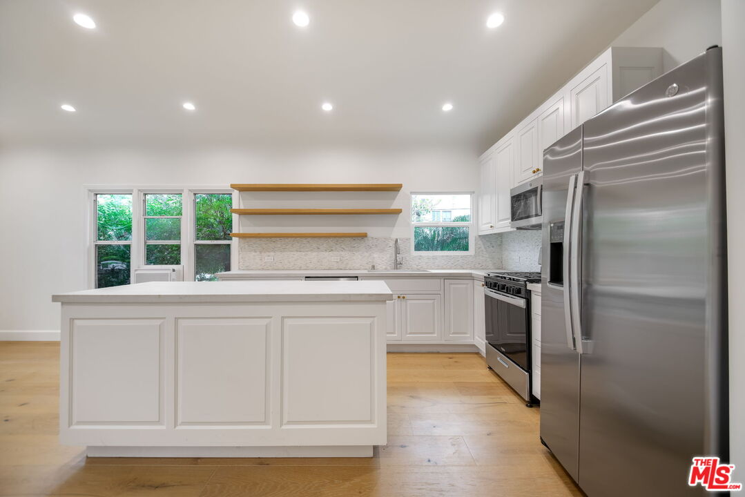 101 N Clark Dr