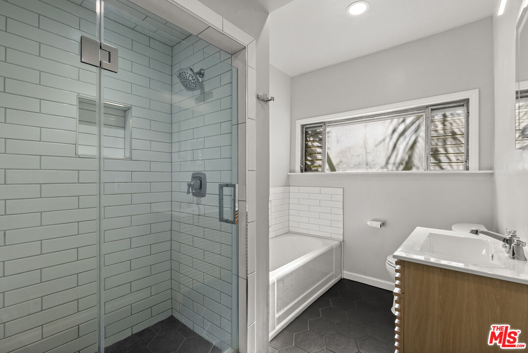 2014 Whitley Ave Unit: 3