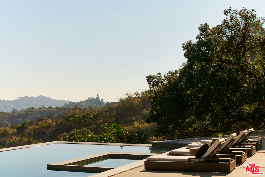 13331 Mulholland Dr