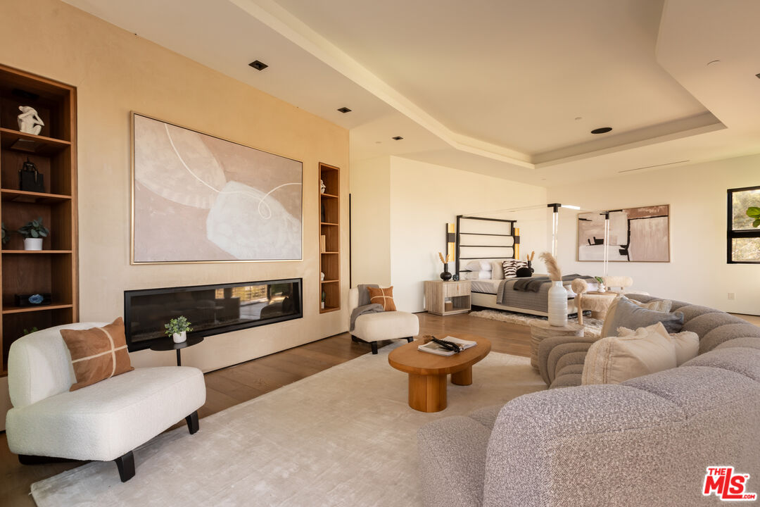 13331 Mulholland Dr