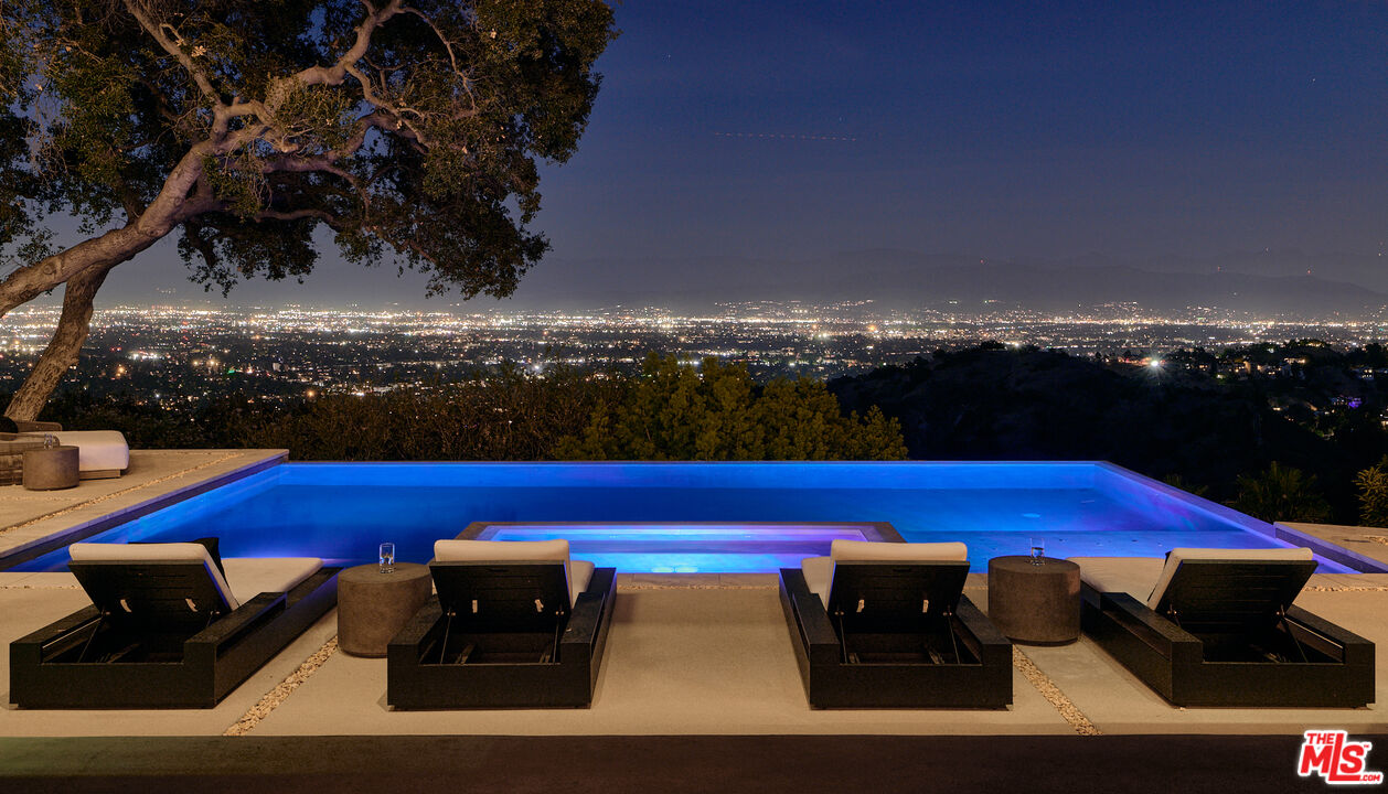 13331 Mulholland Dr