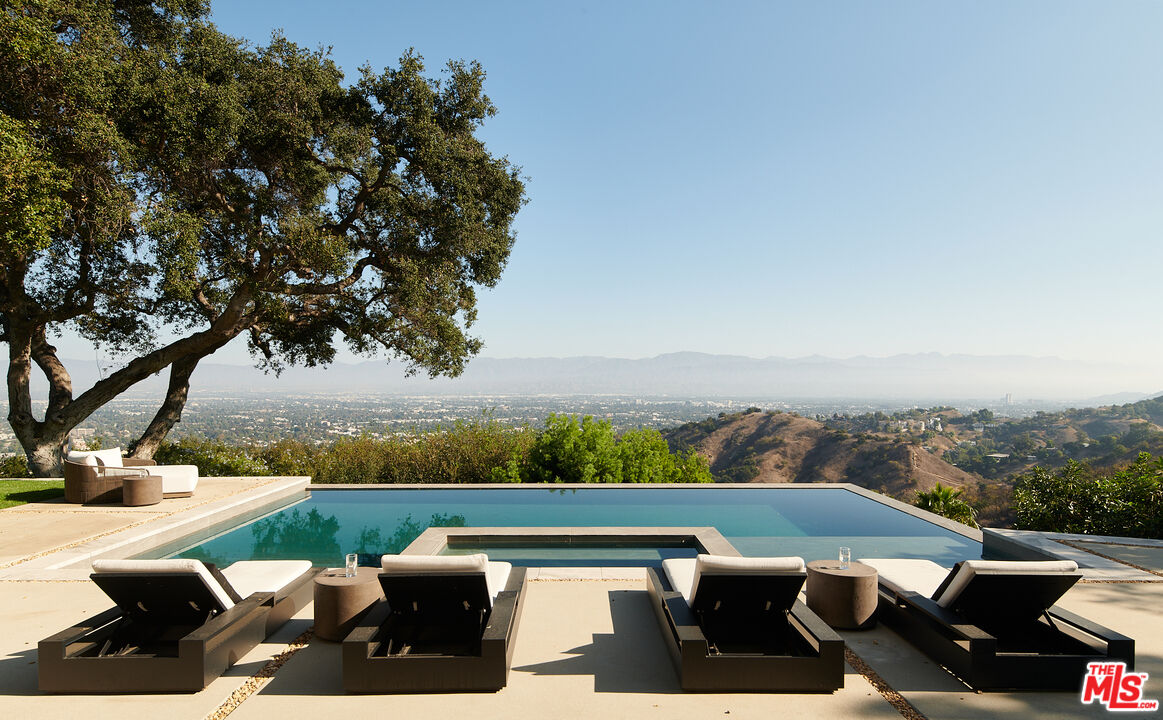 13331 Mulholland Dr