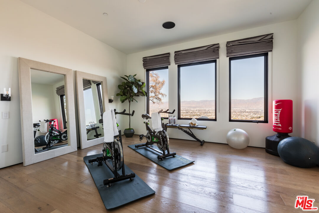 13331 Mulholland Dr