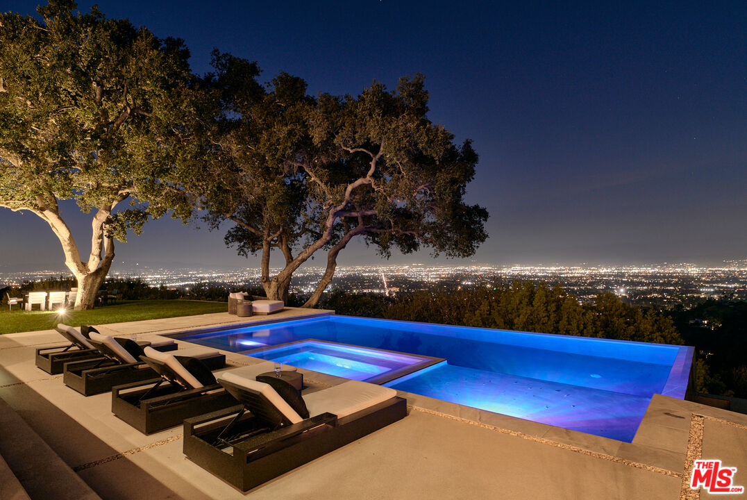 13331 Mulholland Dr
