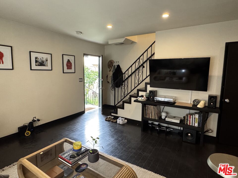 6356 W 6th St Unit: 6356 1/2