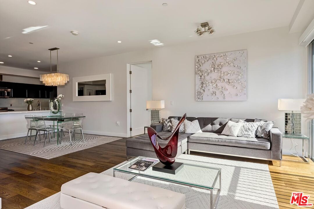855 N Croft Ave Unit: 306
