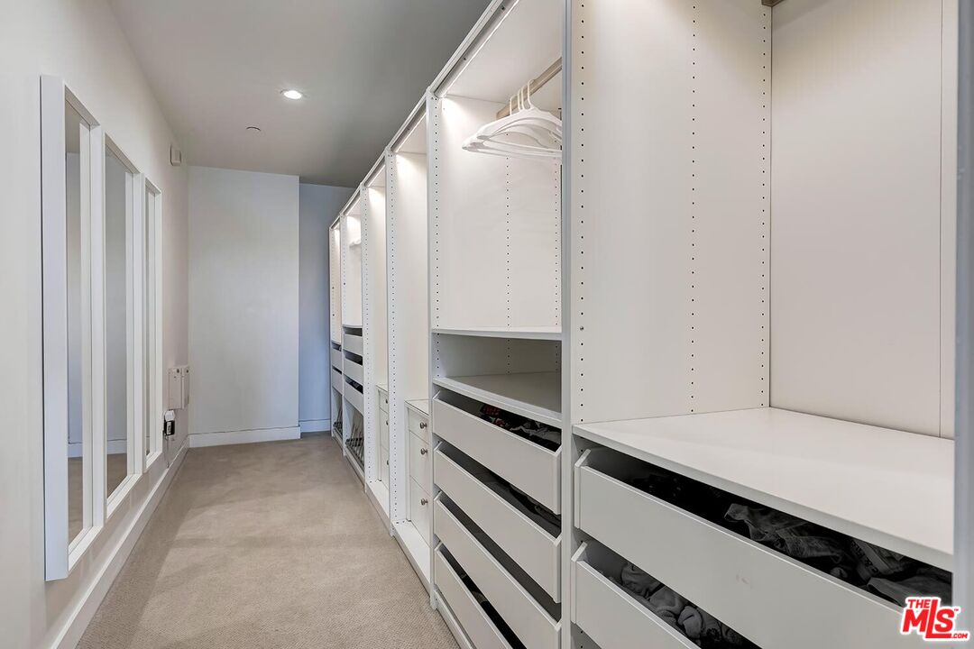 855 N Croft Ave Unit: 306