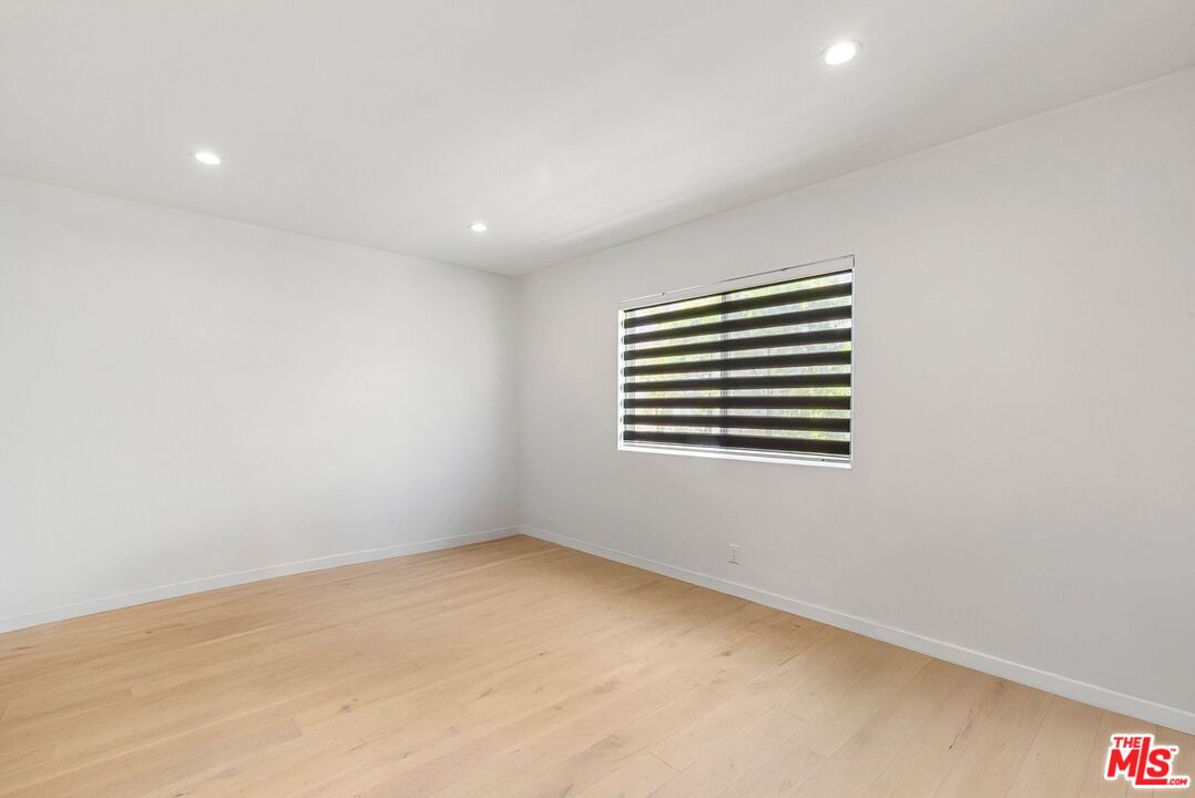 5860 Alcove Ave