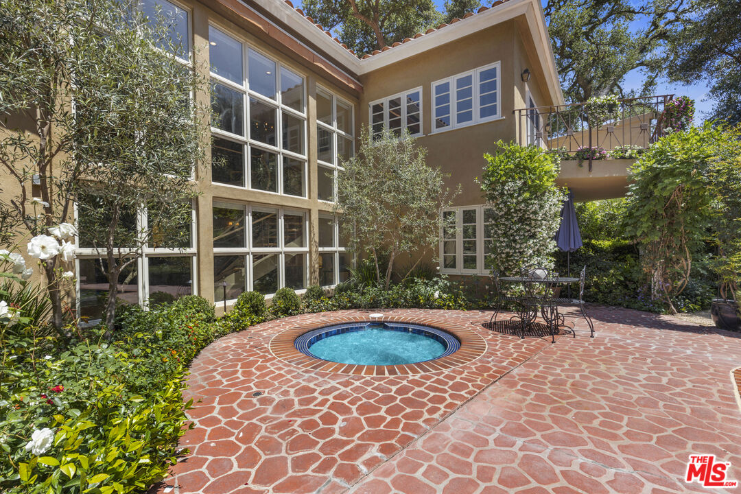 3265 Mandeville Canyon Rd