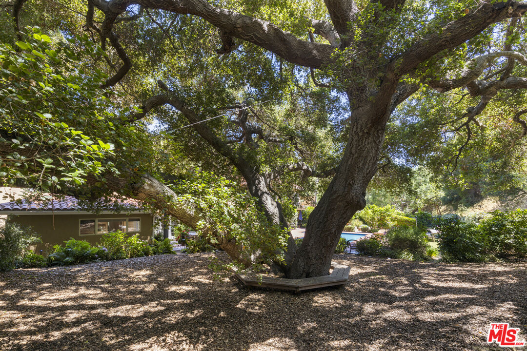 3265 Mandeville Canyon Rd