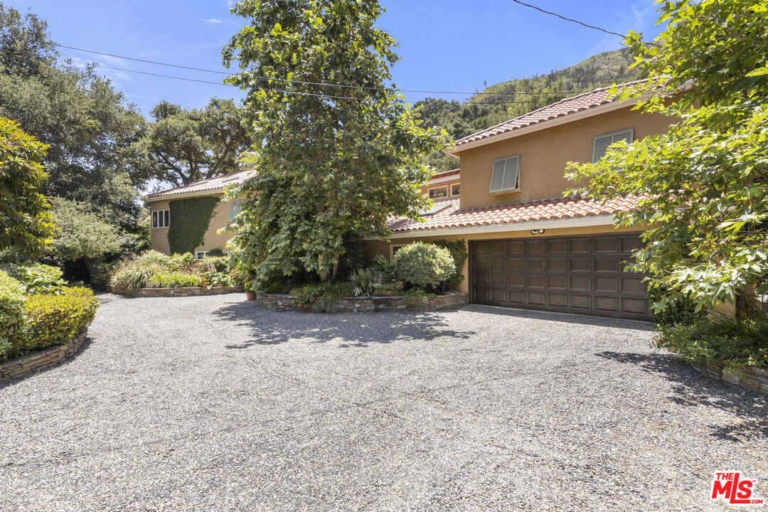 3265 Mandeville Canyon Rd