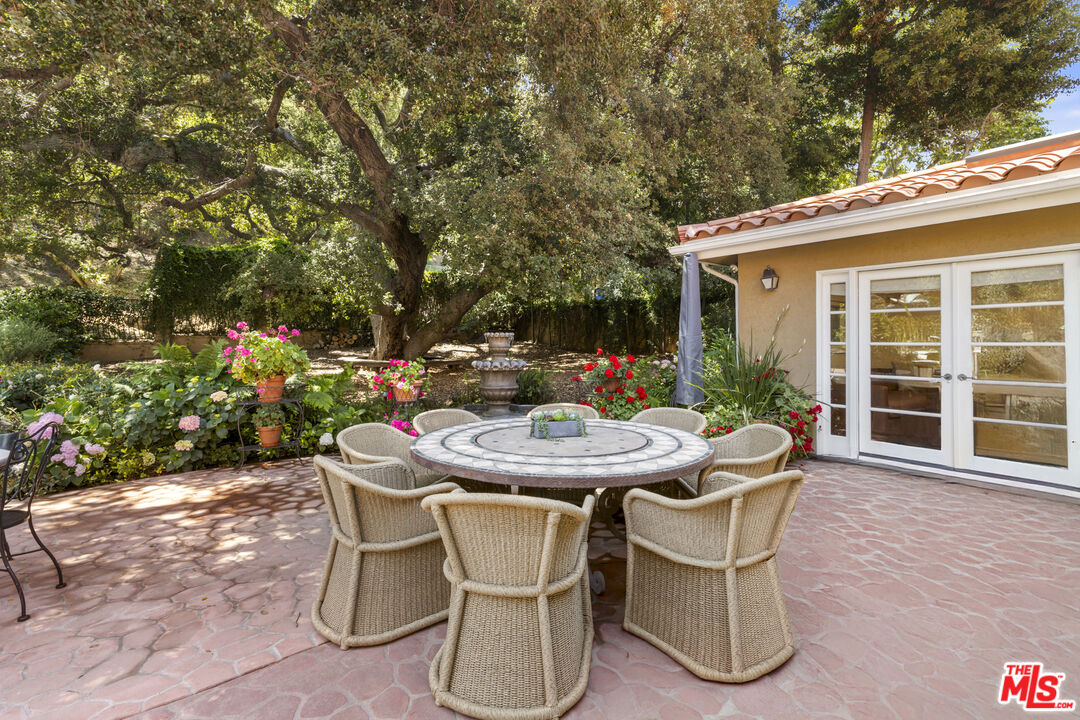 3265 Mandeville Canyon Rd