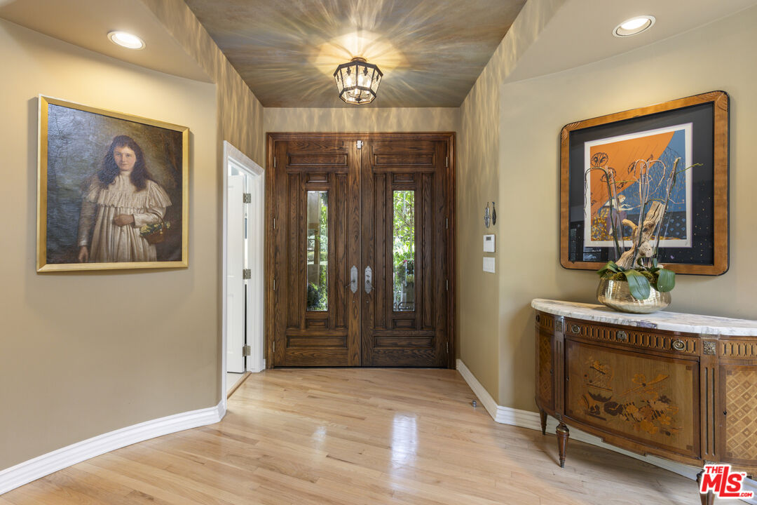 3265 Mandeville Canyon Rd
