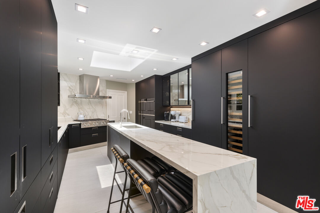 3265 Mandeville Canyon Rd