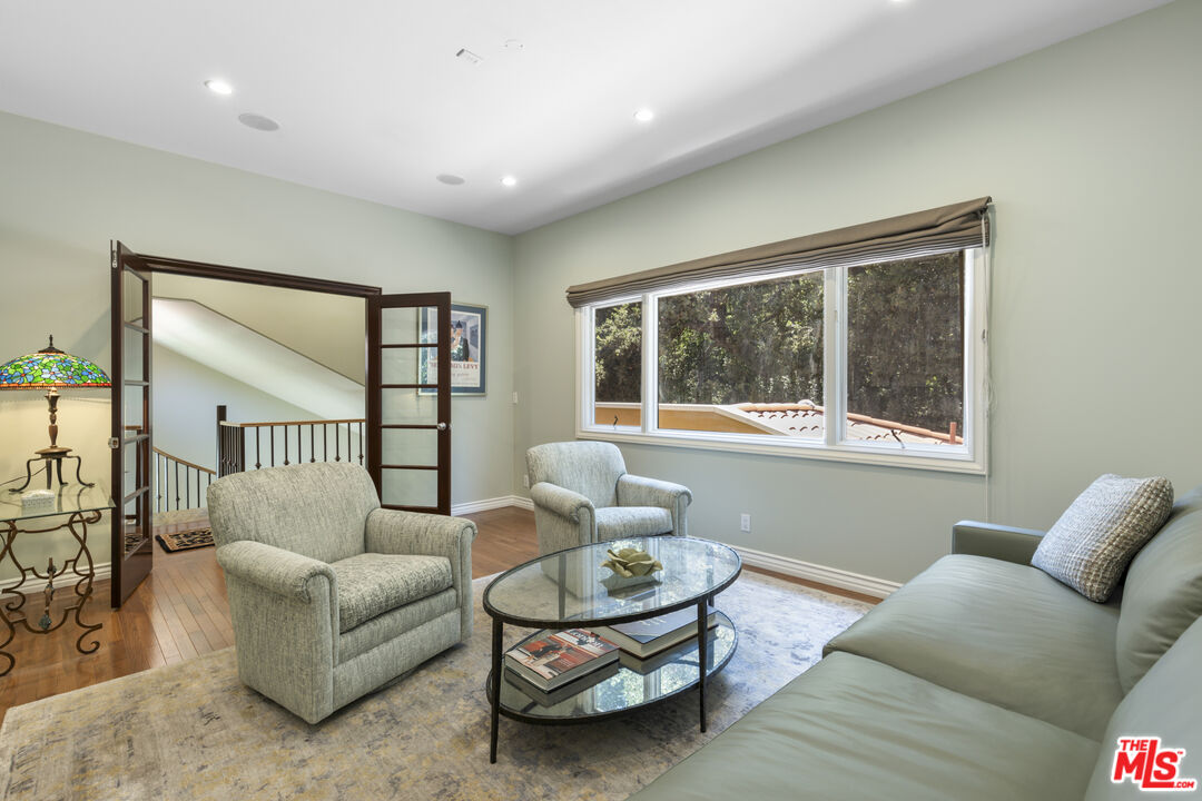 3265 Mandeville Canyon Rd
