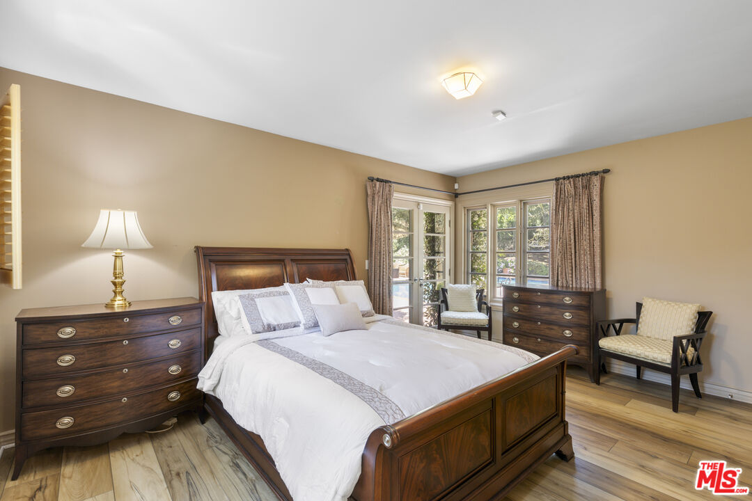 3265 Mandeville Canyon Rd
