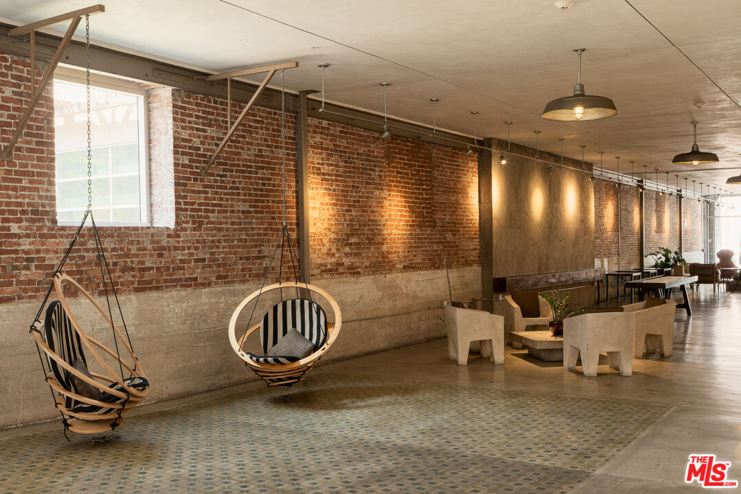530 S Hewitt St Unit: 443