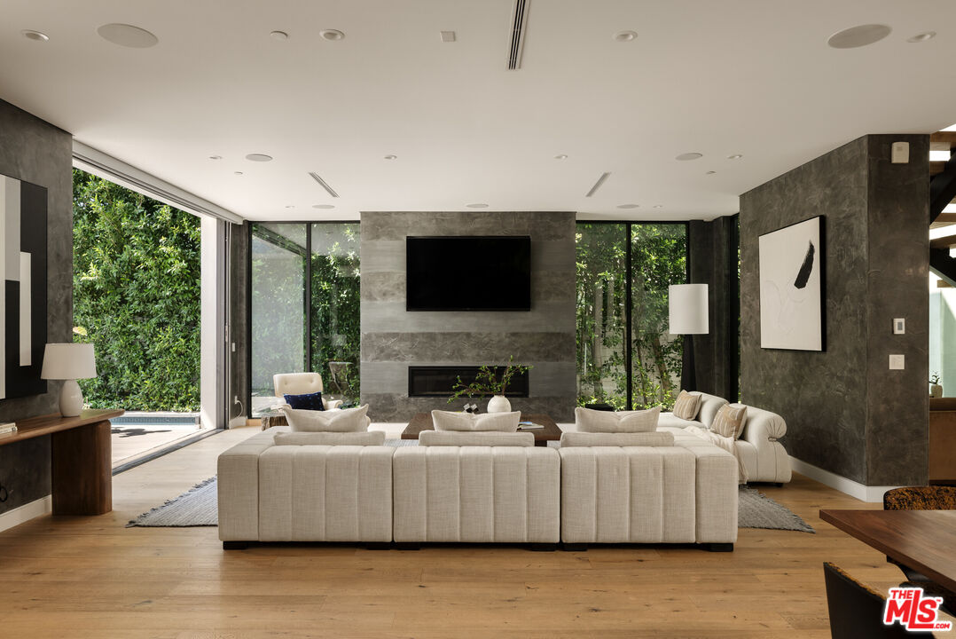 105 S Laurel Ave