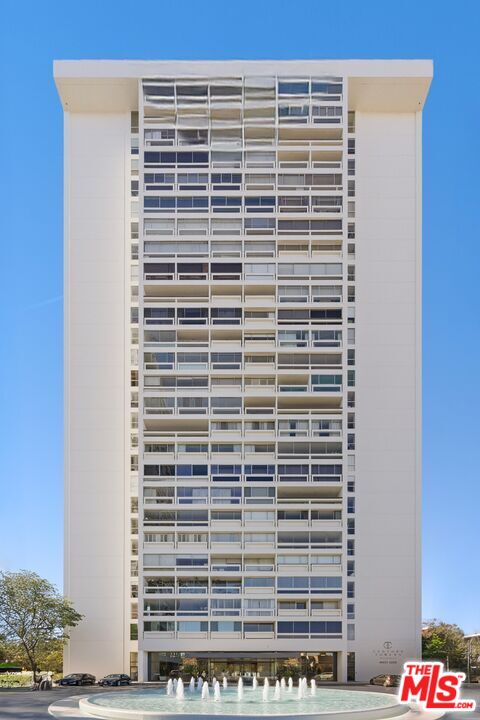 2220 Avenue Of The Stars Unit: 204