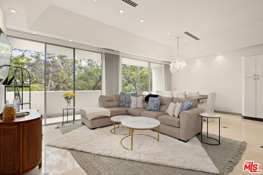 2220 Avenue Of The Stars Unit: 204