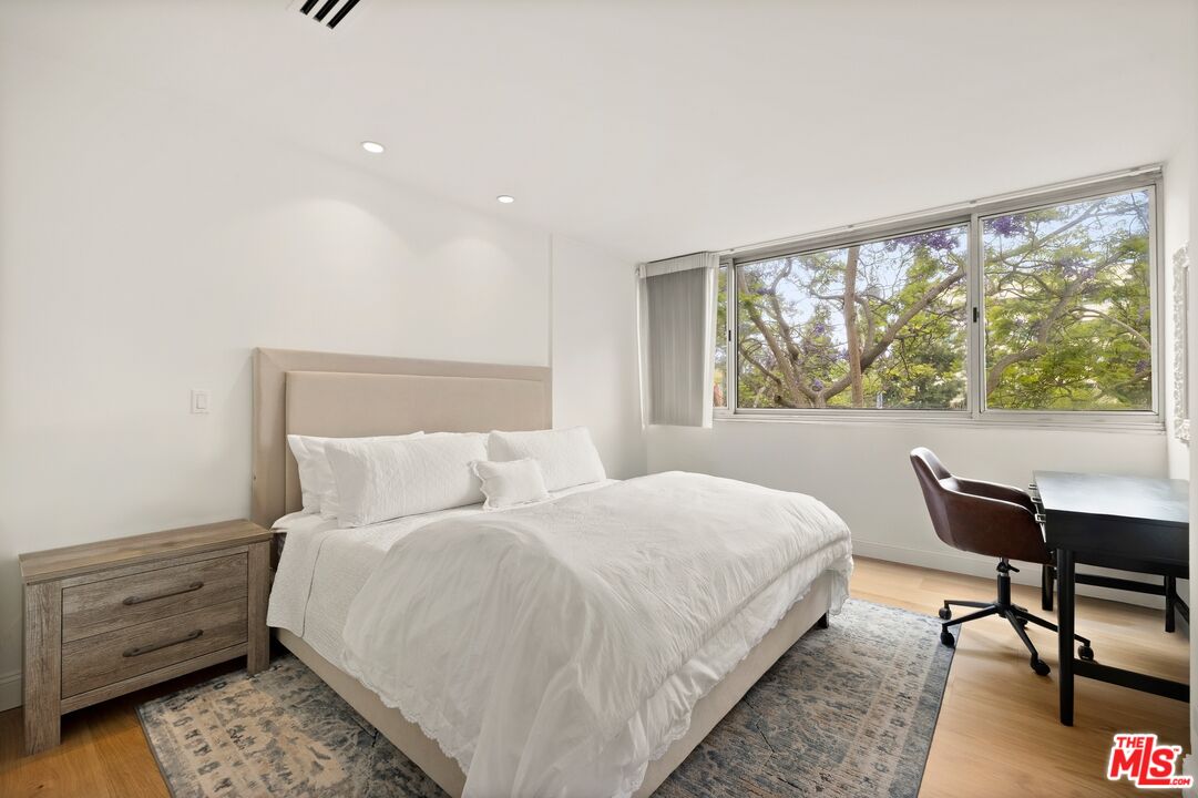 2220 Avenue Of The Stars Unit: 204