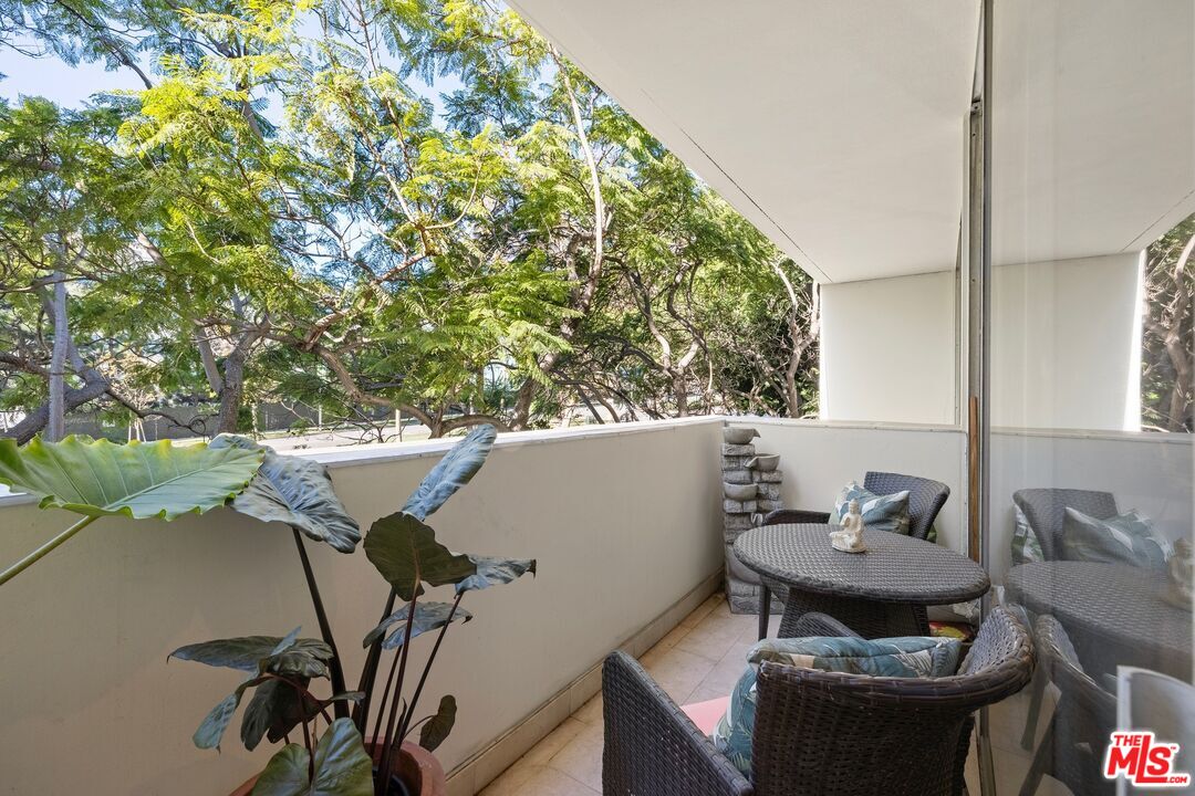 2220 Avenue Of The Stars Unit: 204