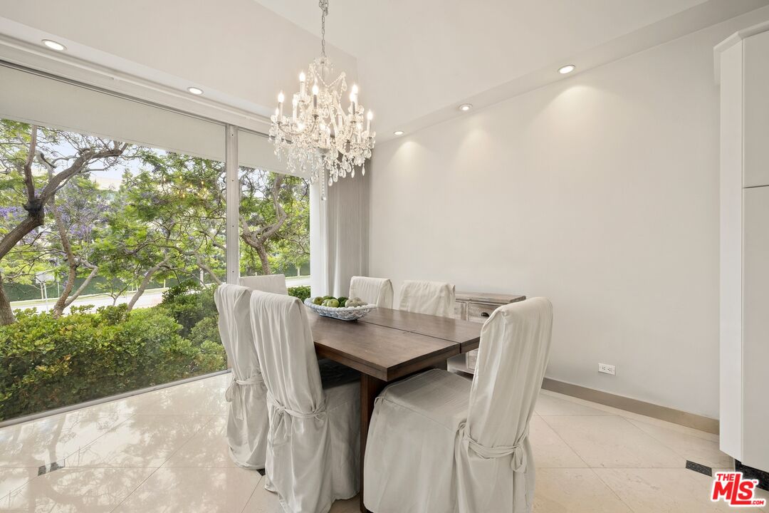 2220 Avenue Of The Stars Unit: 204