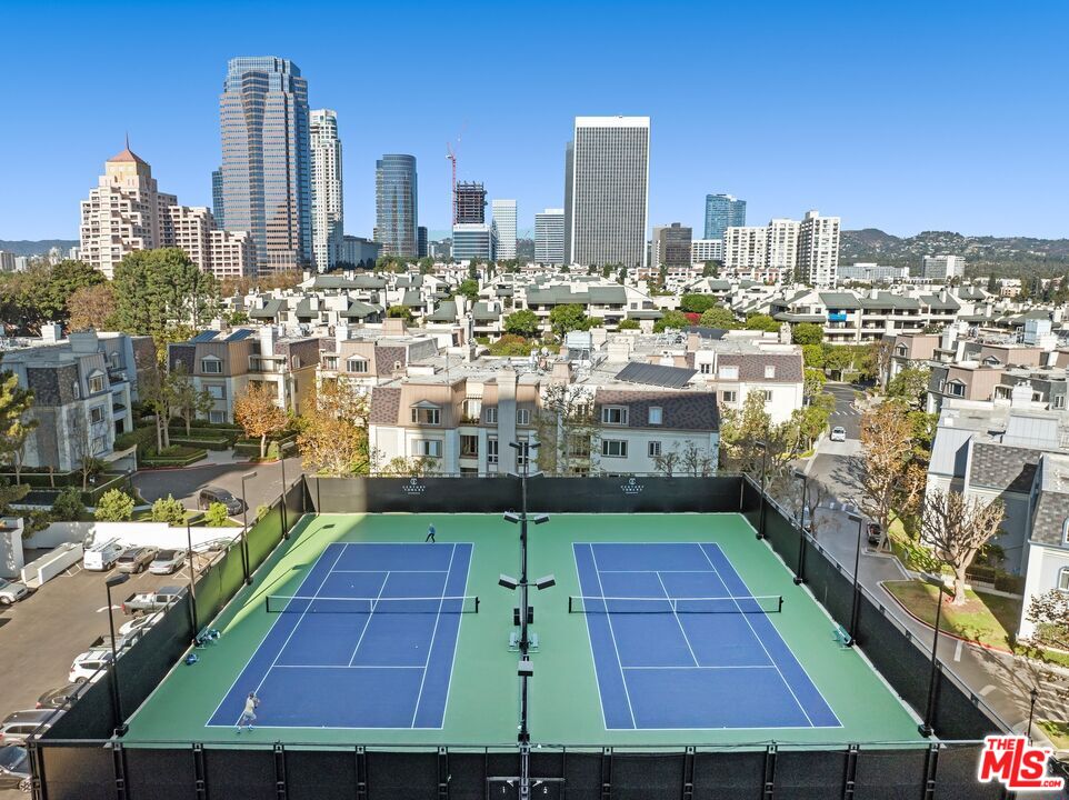 2220 Avenue Of The Stars Unit: 204