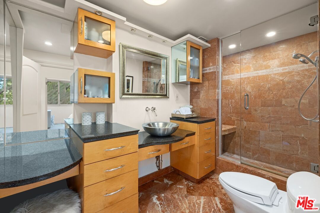 2220 Avenue Of The Stars Unit: 204