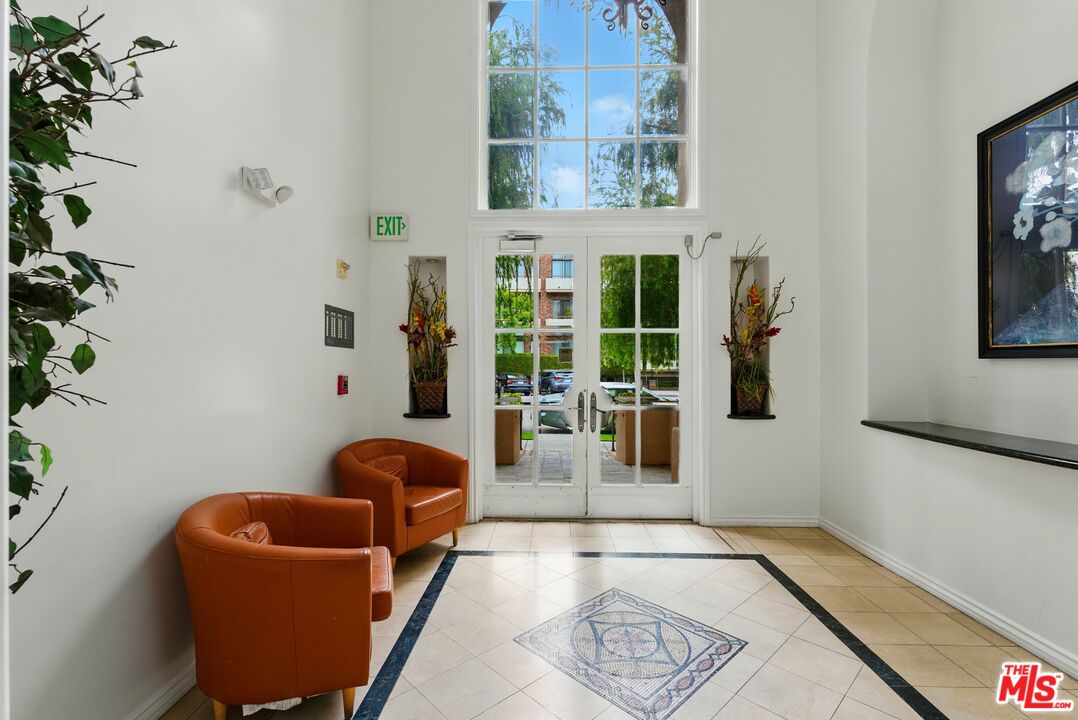 1861 Veteran Ave Unit: 102