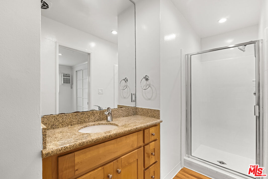 8219 Norton Ave Unit: 5