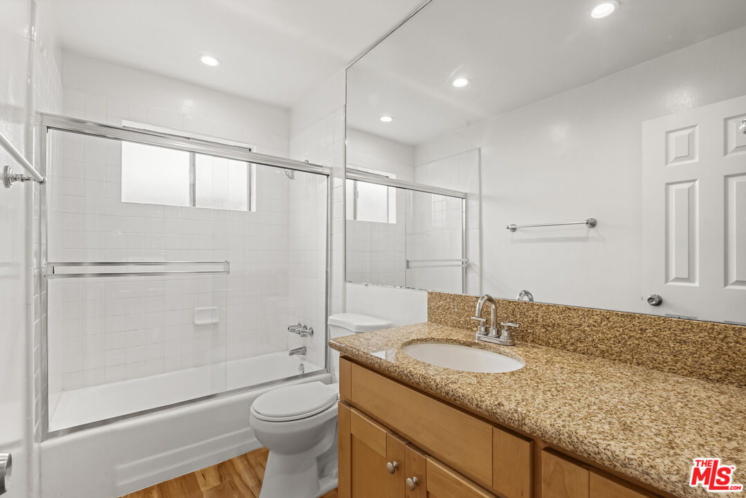 8219 Norton Ave Unit: 5