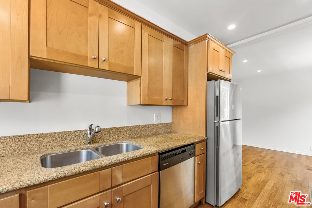 8219 Norton Ave Unit: 5