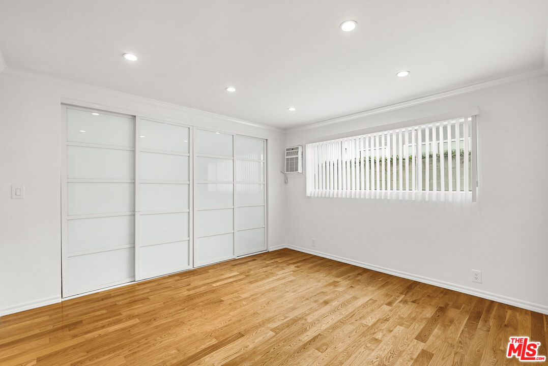 8219 Norton Ave Unit: 5