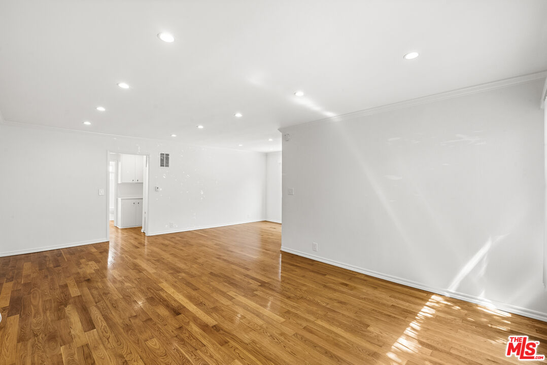 8219 Norton Ave Unit: 5